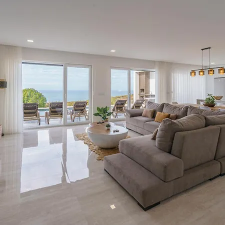 Willa Axess With Panoramic Ocean View