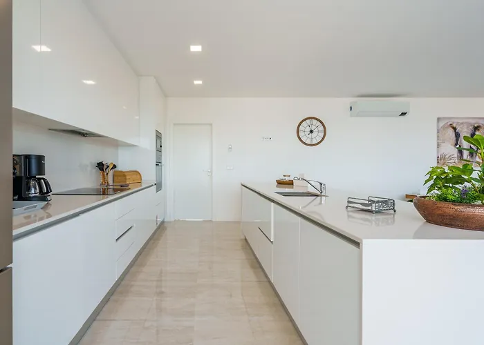 Axess With Panoramic Ocean View *